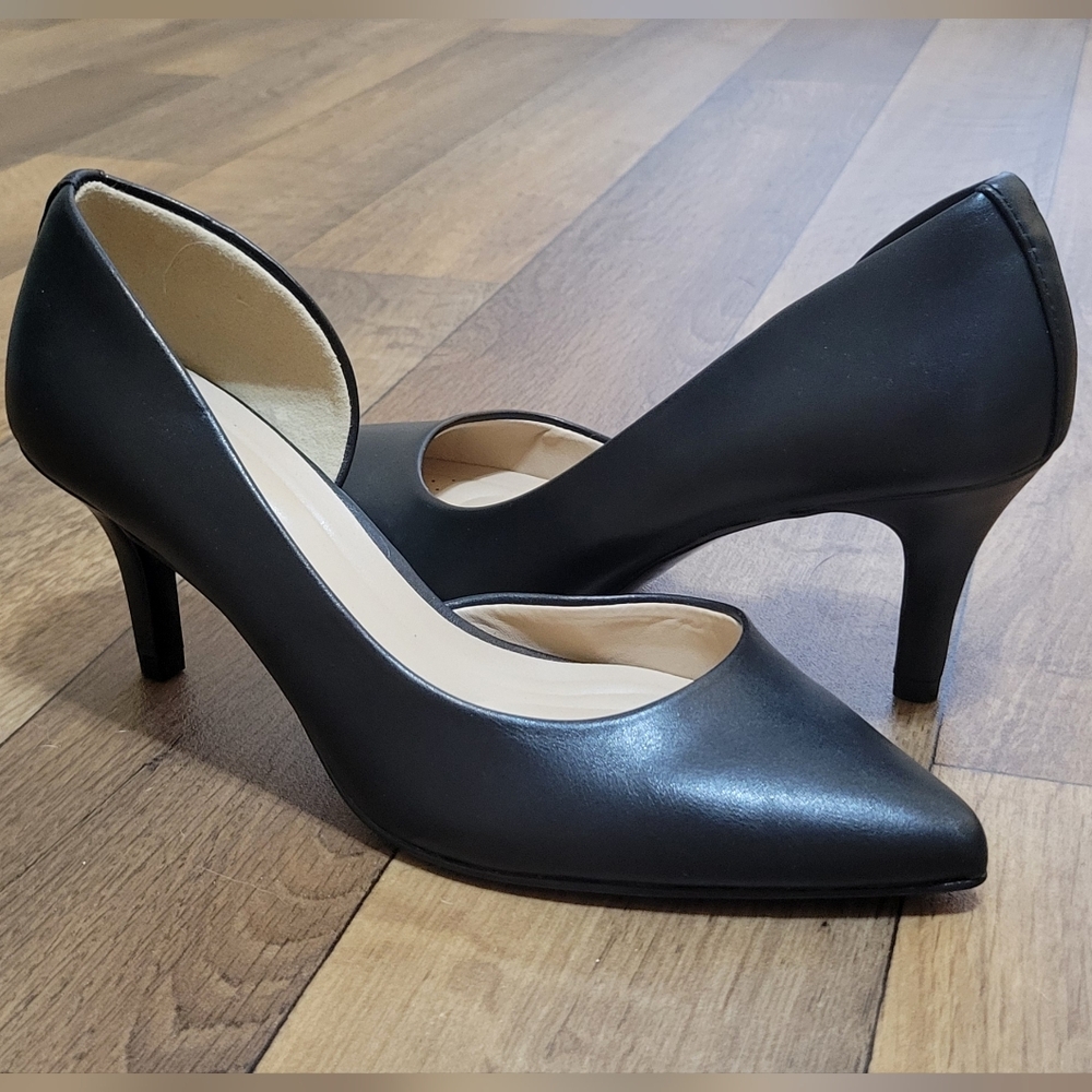 Kelly & Katie Black Women's Pointed Heels